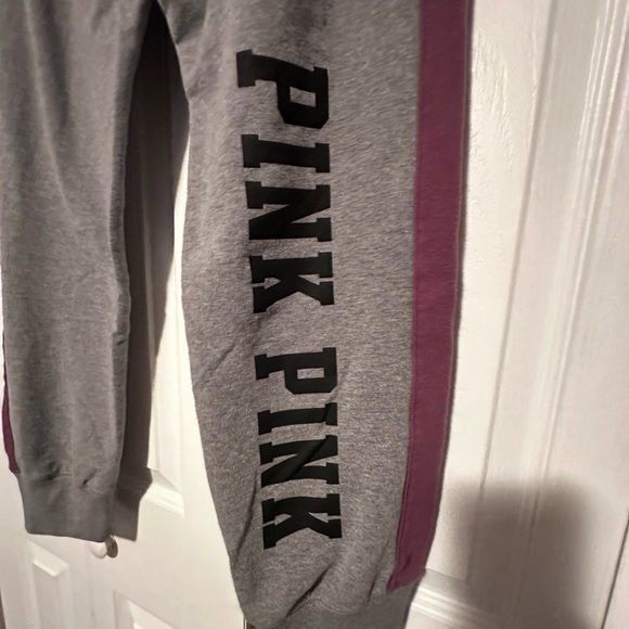 Victoria’s Secret PINK joggers sweatpants gray with leopard design - Picture 3 of 6